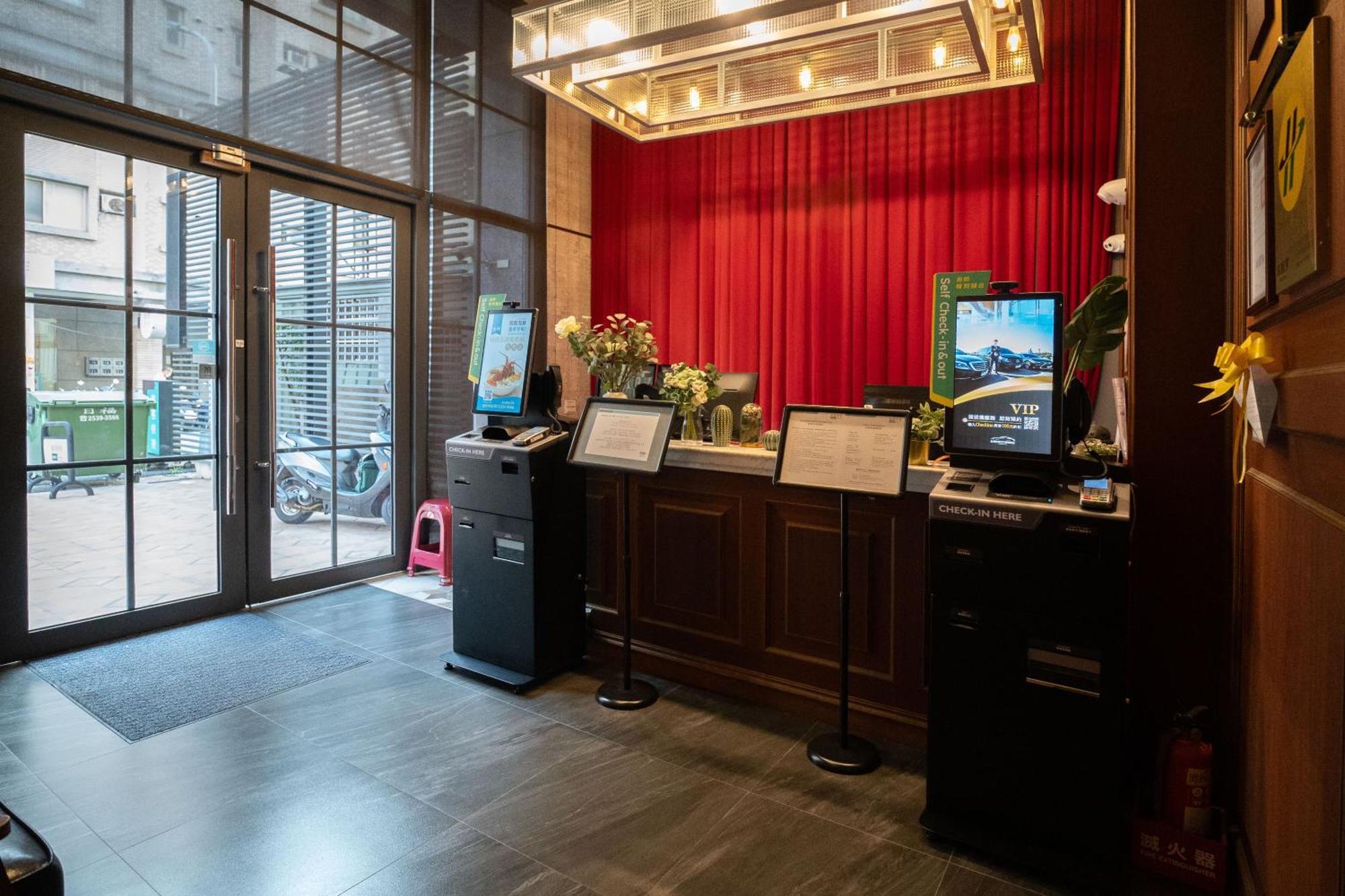 Check Inn Express Taichung Yizhong Exterior foto